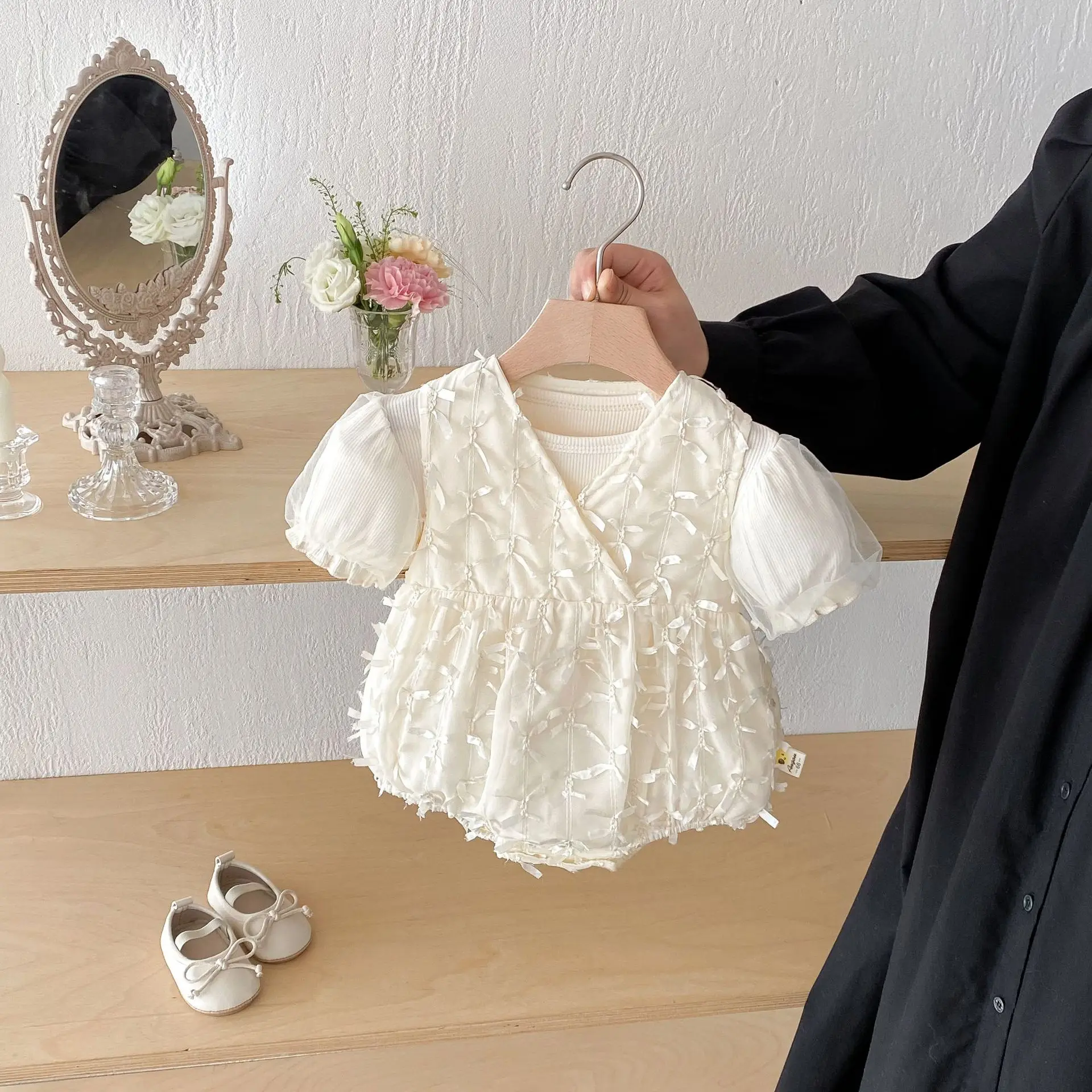 Baby Clothes, Summer Jumpsuit, Girls' Short Sleeved Bag, Fart Clothes, Princess Crawling Clothes, One Year Old Baby Suit Romper
Baby Clothes, Summer Jumpsuit, Girls' Short Sleeved Bag, Fart Clothes, Princess Crawling Clothes, One Year Old Baby Suit Romper