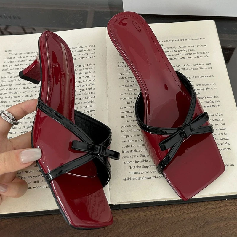 Luxury Patent Leather Thin Heel Slippers Women Mixed Color Bow Square Toe Design Slide Sandals Sexy Open Toe Summer Dress Shoes
Luxury Patent Leather Thin Heel Slippers Women Mixed Color Bow Square Toe Design Slide Sandals Sexy Open Toe Summer Dress Shoes
