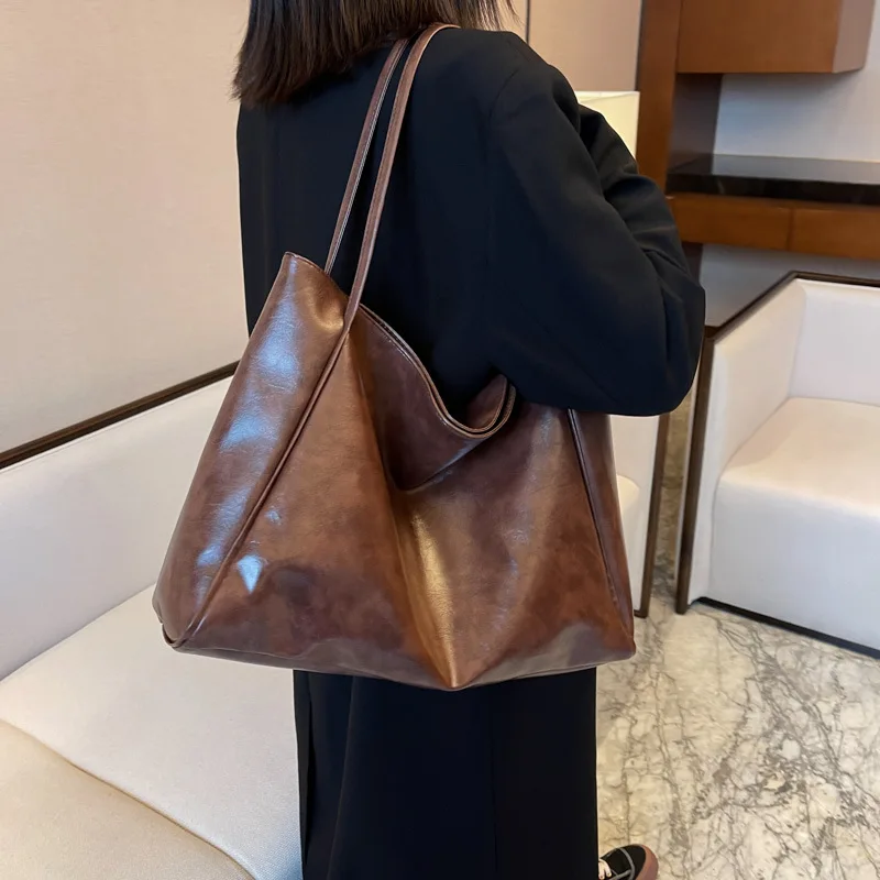 Tote Women's Bag Korean Style Large Capacity Soft Leather Shoulder Bag Retro Casual Hand-held Bucket Bag 2025 Одноплечевая сумка
Tote Women's Bag Korean Style Large Capacity Soft Leather Shoulder Bag Retro Casual Hand-held Bucket Bag 2025 Одноплечевая сумка