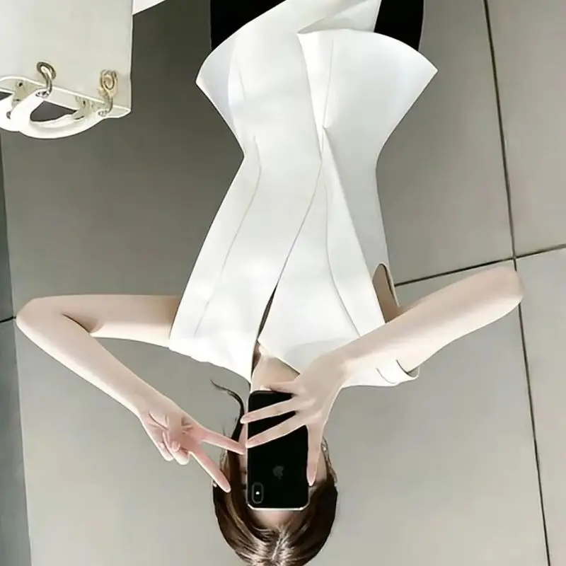 Fashion White Waist Shirt Temperament Design Summer Light Luxury High-end French Sleeveless Top To Cover The Stomach Exquisite
Fashion White Waist Shirt Temperament Design Summer Light Luxury High-end French Sleeveless Top To Cover The Stomach Exquisite