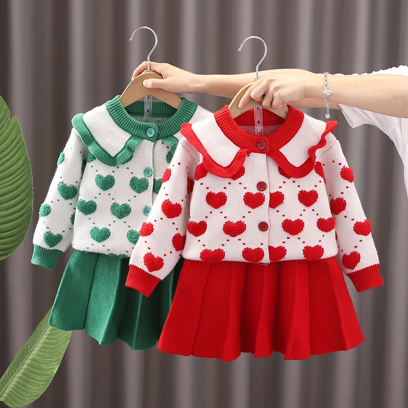 Children's Sweater Set Autumn/Winter Korean version Girls' KnittedTwo Piece Set with Polo Collar Cardigan Love Top pleated skirt
Children's Sweater Set Autumn/Winter Korean version Girls' KnittedTwo Piece Set with Polo Collar Cardigan Love Top pleated skirt