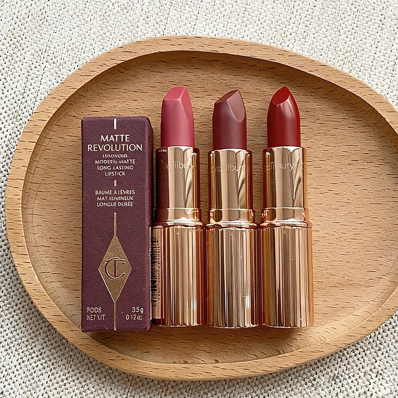 Помада Charlotte Tilbury Walk of No Shame Graceful Pink Pillow Talk, увлажняющий блеск для губ с эффектом объема, оттенок Strawberry Vanilla
Помада Charlotte Tilbury Walk of No Shame Graceful Pink Pillow Talk, увлажняющий блеск для губ с эффектом объема, оттенок Strawberry Vanilla