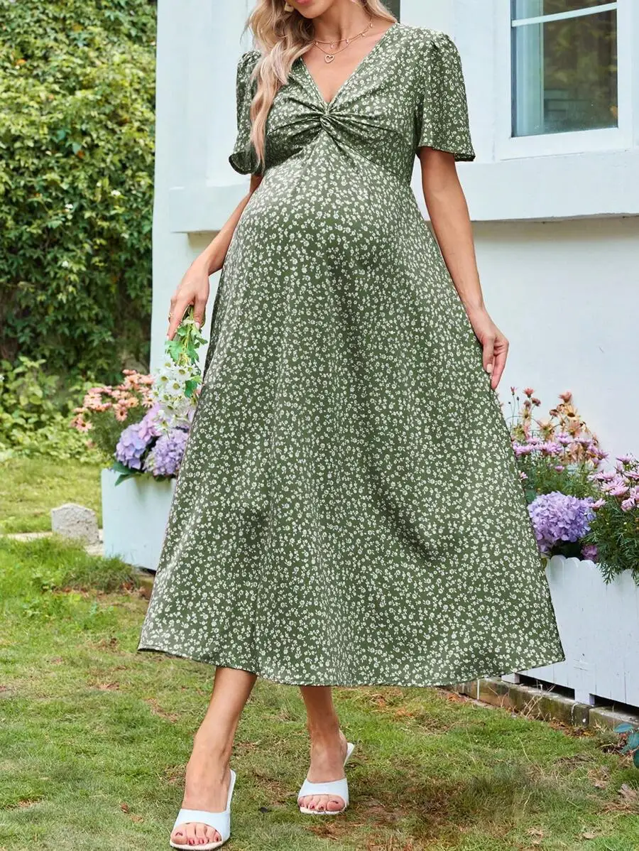 Maternity V-Neck Short Sleeve Cinched Waist Ditsy Floral Midi Dress
Maternity V-Neck Short Sleeve Cinched Waist Ditsy Floral Midi Dress