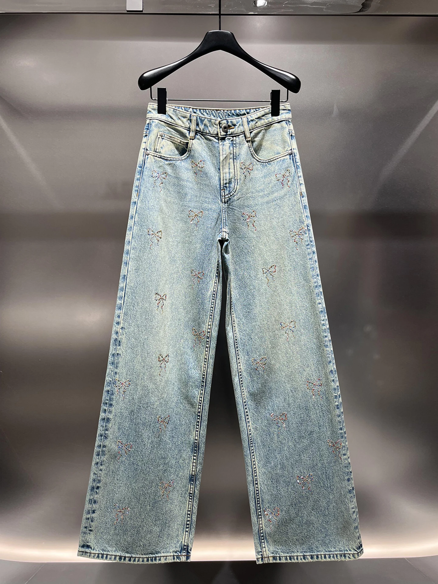 High-End Women's Denim Wide Leg Pants with Diamond Knot Washed Vintage Style Casual High Waist Blue Jeans
High-End Women's Denim Wide Leg Pants with Diamond Knot Washed Vintage Style Casual High Waist Blue Jeans