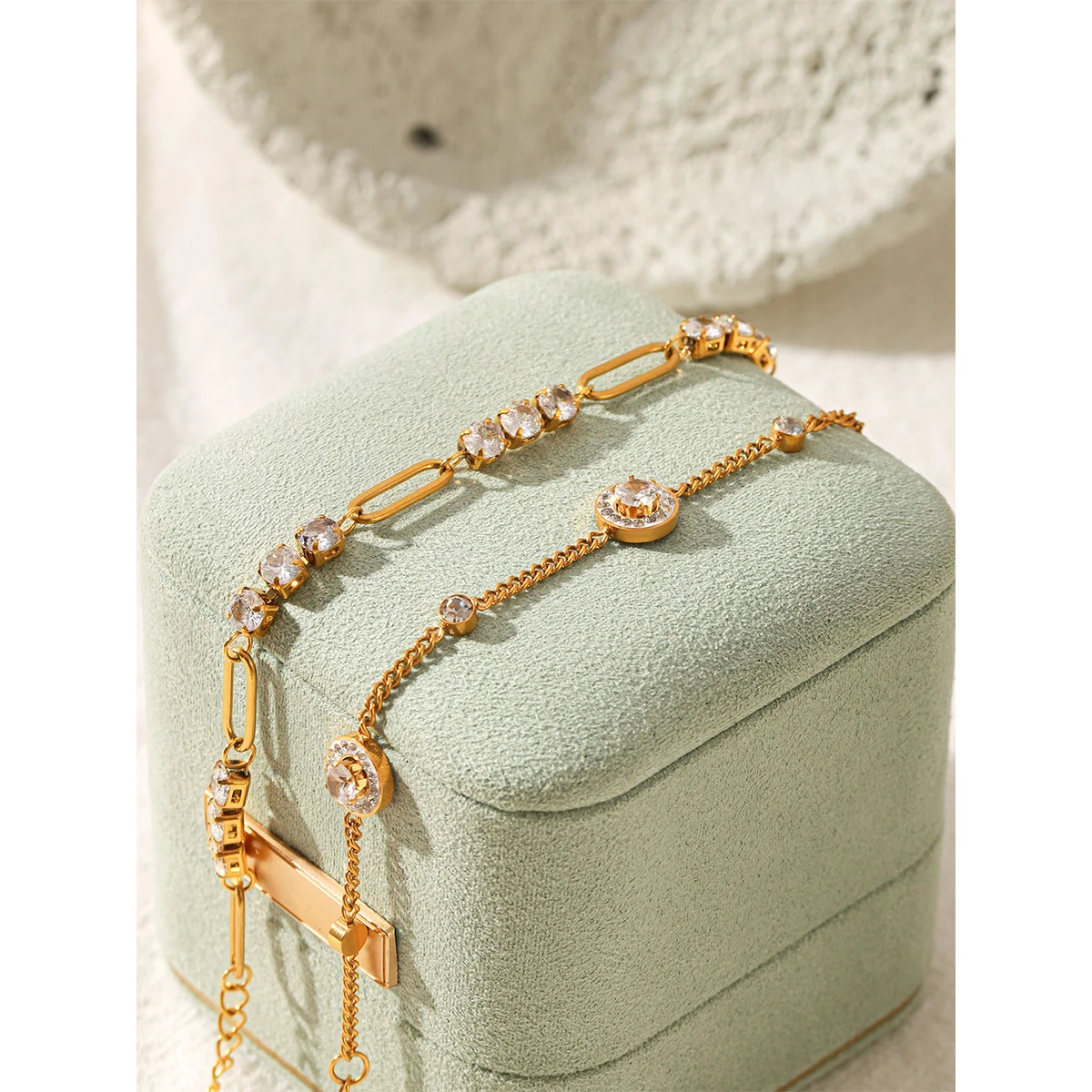 Y2k Zircon Bracelet Set For Women 18K Gold Plated Stainless Steel Cheap Paperclip Chain Tarnish Free Jewelry Gifts For Women's
Y2k Zircon Bracelet Set For Women 18K Gold Plated Stainless Steel Cheap Paperclip Chain Tarnish Free Jewelry Gifts For Women's