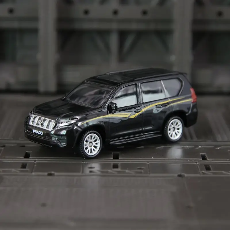 CCA 1:64 simulation Toyota Prado off-road vehicle alloy model ornament suitable for collection and can be given as a gift
CCA 1:64 simulation Toyota Prado off-road vehicle alloy model ornament suitable for collection and can be given as a gift
