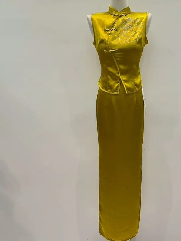Spring Summer New Chinese Style Yellow Stand Collar Button Flag Dress Set Women's Engagement Ceremony Luxury Lightweight Suit
Spring Summer New Chinese Style Yellow Stand Collar Button Flag Dress Set Women's Engagement Ceremony Luxury Lightweight Suit