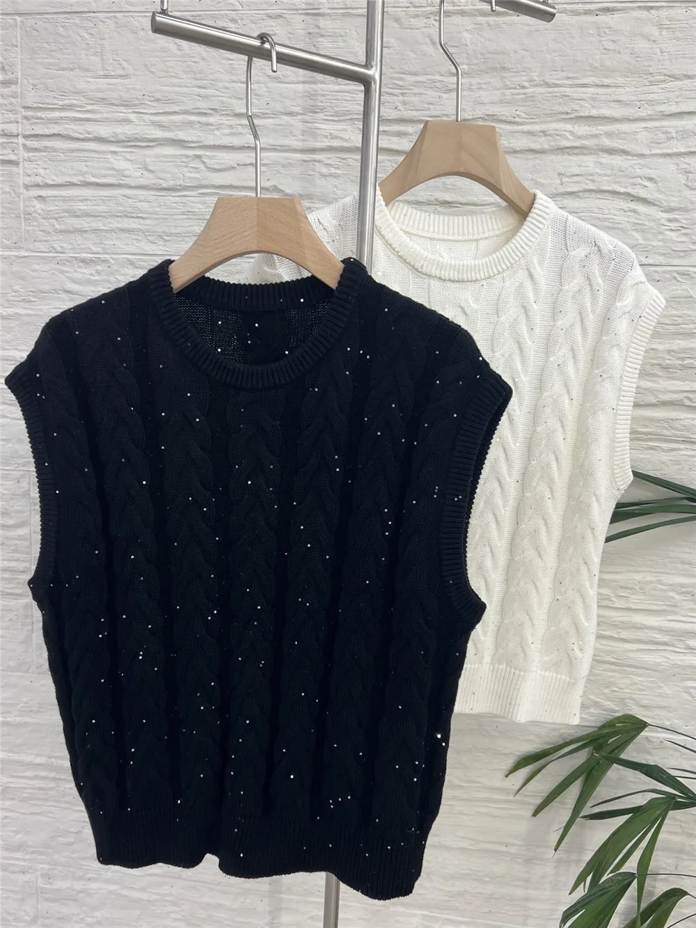 25 Autumn/Winter Women's New Cotton Sequin Twisted Flower Round Neck Sleeveless Knitted Vest
25 Autumn/Winter Women's New Cotton Sequin Twisted Flower Round Neck Sleeveless Knitted Vest