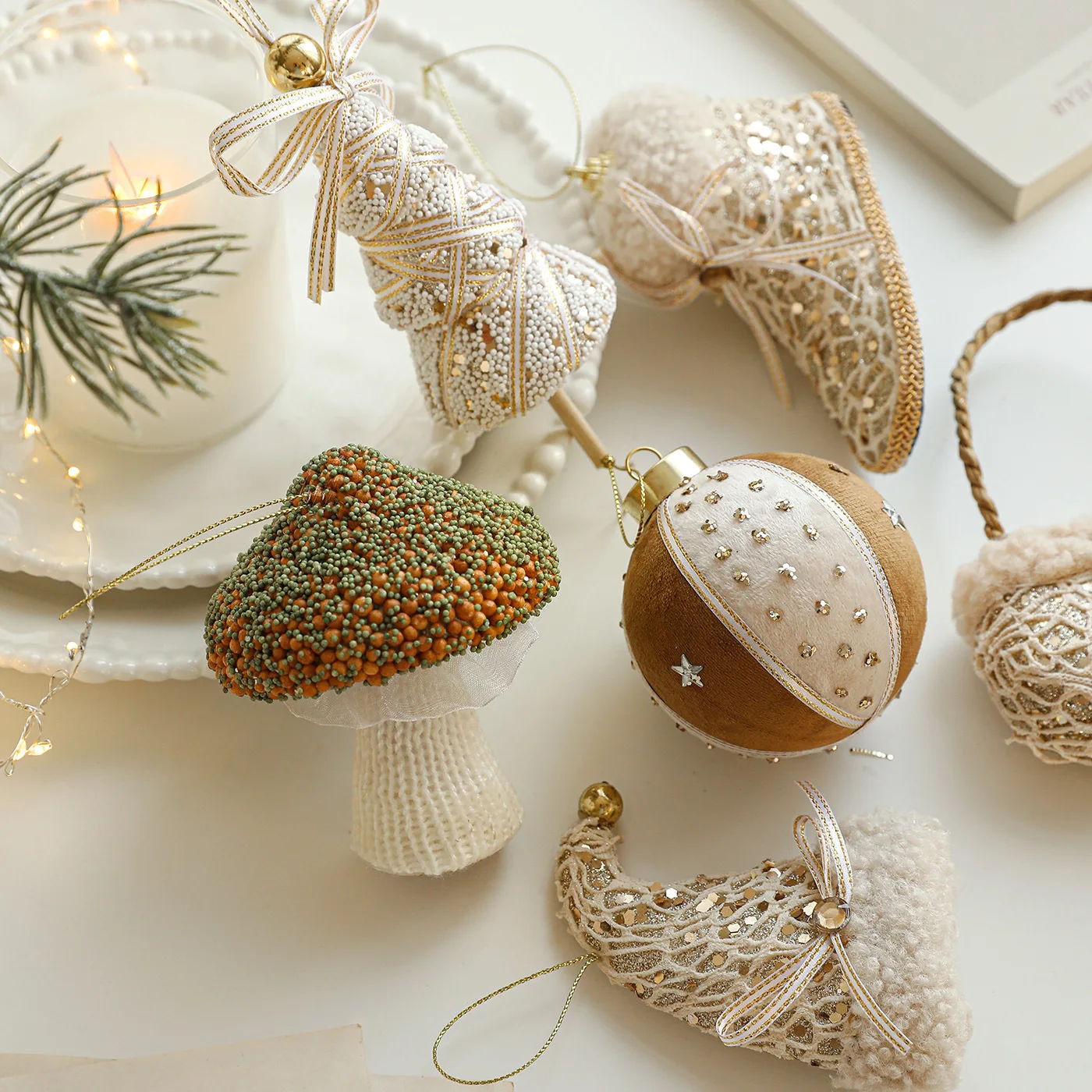 New Champagne Foam Christmas Ornaments with Glitter Powder Fabric Christmas Tree Decor with Pearl Pendants Unique Shaped Pendant
New Champagne Foam Christmas Ornaments with Glitter Powder Fabric Christmas Tree Decor with Pearl Pendants Unique Shaped Pendant