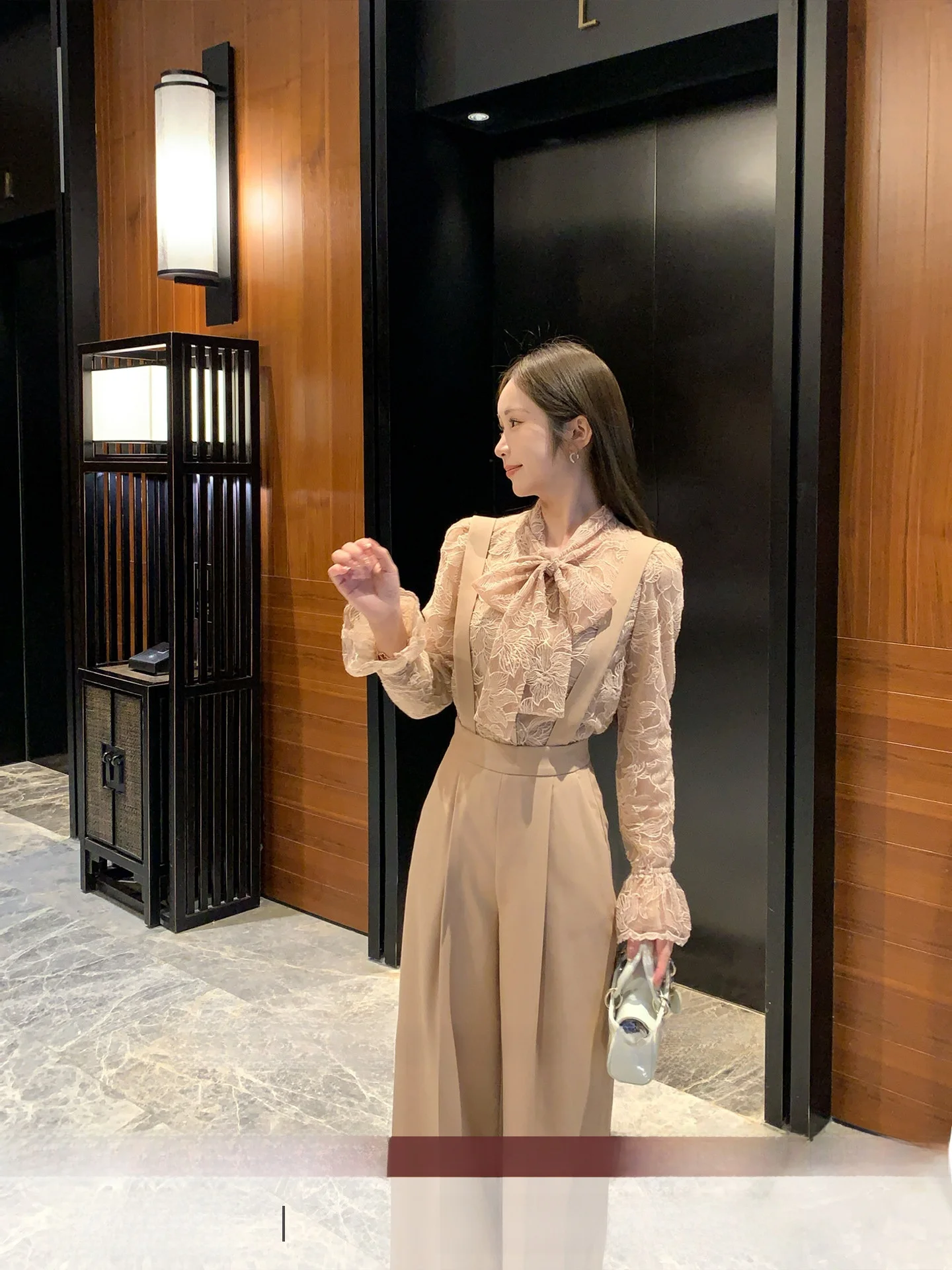 High Waist Wide Leg Pants with Straps Women's Spring 2026 Casual One-Piece Suit Commute Style Polyester Fiber Long Trousers
High Waist Wide Leg Pants with Straps Women's Spring 2026 Casual One-Piece Suit Commute Style Polyester Fiber Long Trousers