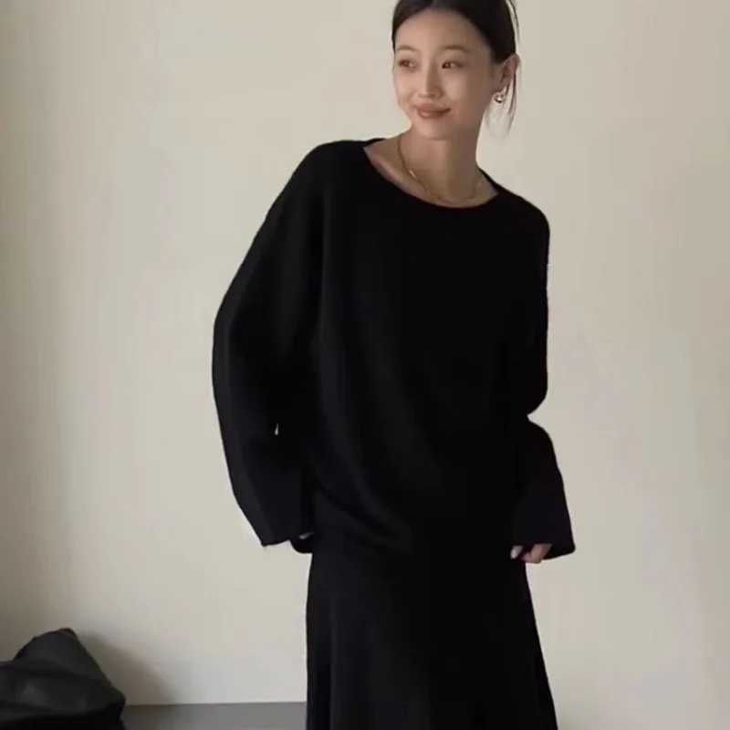 2025 Korean Version of Loose and Lazy Knitted Fashion Suit Women's New One-shoulder Mermaid Tail Hip Skirt Two-piece Set
2025 Korean Version of Loose and Lazy Knitted Fashion Suit Women's New One-shoulder Mermaid Tail Hip Skirt Two-piece Set