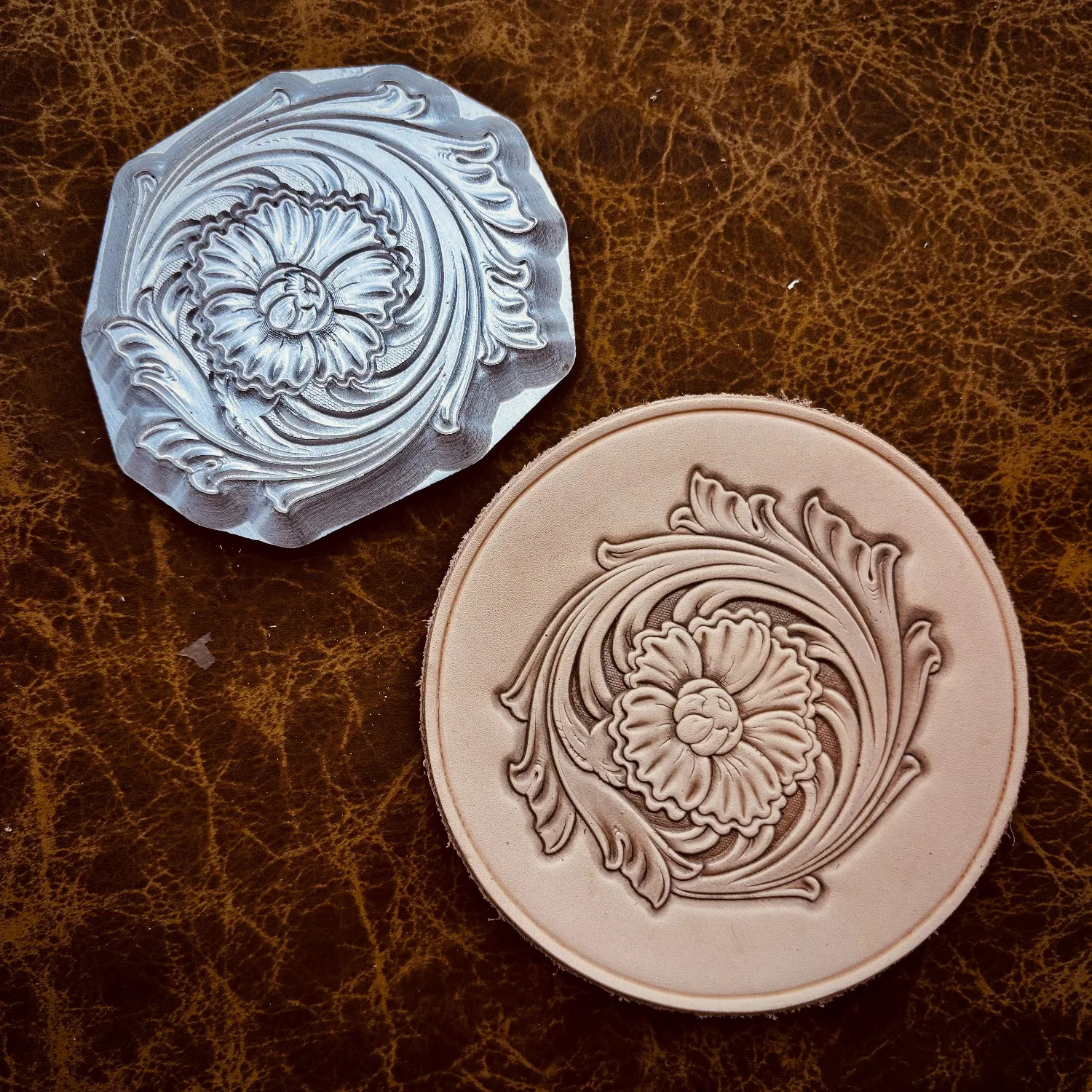 3D Border Flower Pattern Leather Carving Stamper Shaping Molds Cold Embossing Pressing Stamps DIY Hand Made Leather Goods
3D Border Flower Pattern Leather Carving Stamper Shaping Molds Cold Embossing Pressing Stamps DIY Hand Made Leather Goods