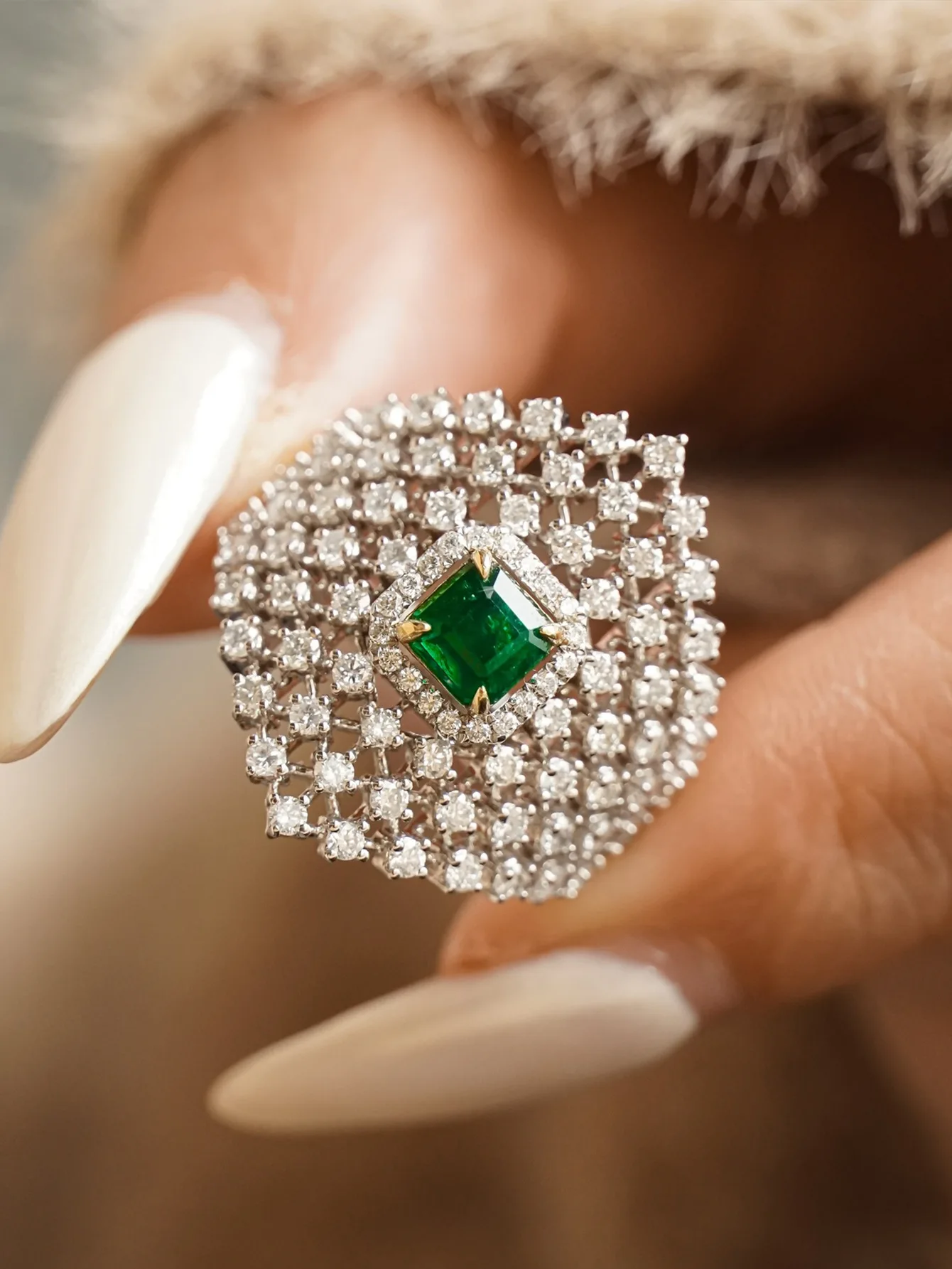Fashionable European And American French Retro Style Inlaid Zircon Personalized High-End Women'S Light Luxury Ring Elegant
Fashionable European And American French Retro Style Inlaid Zircon Personalized High-End Women'S Light Luxury Ring Elegant