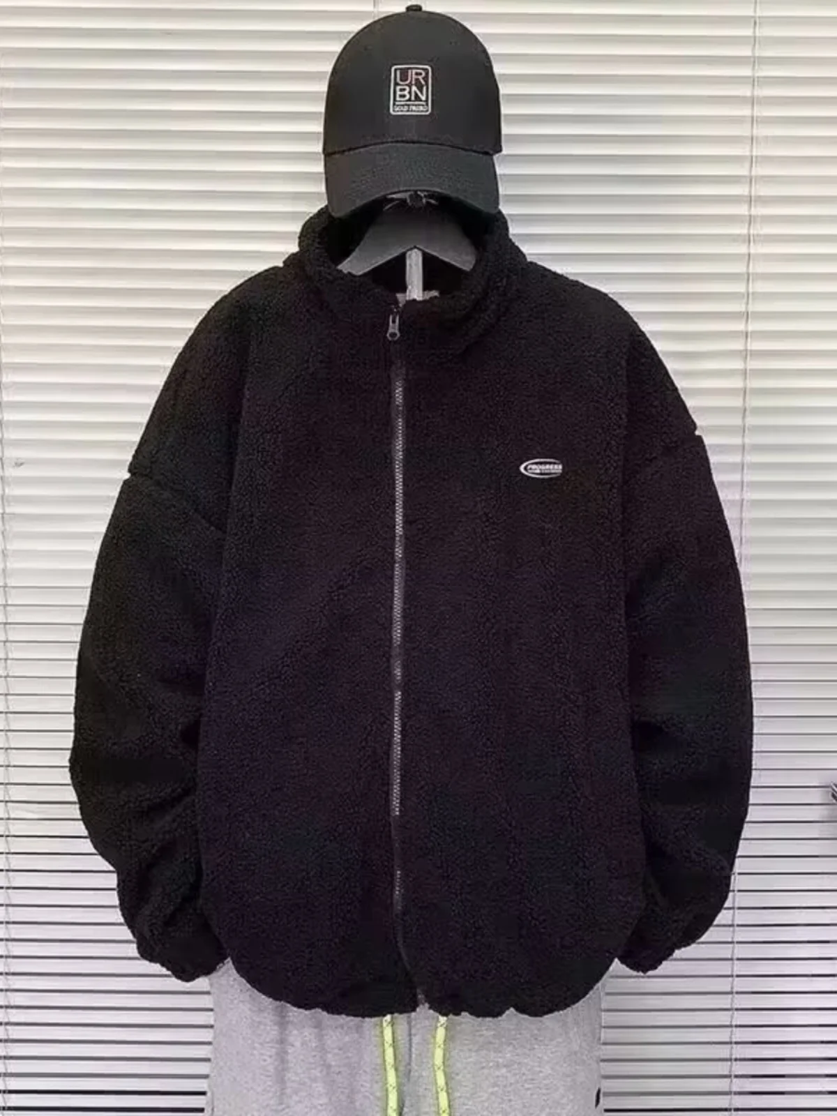 Lamb Velvet Jaet Men's Winter New Sle Korean Version Casual Cotton Fce Zipper Warm Men's Outerwear Cleanfit Sle
Lamb Velvet Jaet Men's Winter New Sle Korean Version Casual Cotton Fce Zipper Warm Men's Outerwear Cleanfit Sle