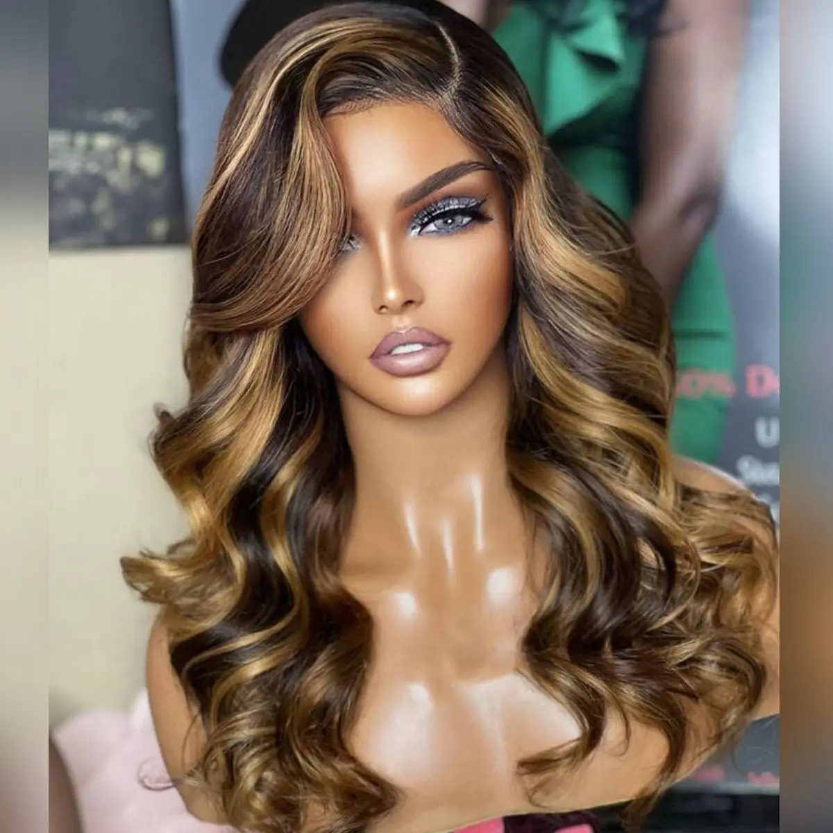 Highlight Lace Wigs Omber Blonde Synthetic Body Wave Middle T Part Red Highlight Lace Wigs Heat Resistant Fiber for Black Woman
Highlight Lace Wigs Omber Blonde Synthetic Body Wave Middle T Part Red Highlight Lace Wigs Heat Resistant Fiber for Black Woman