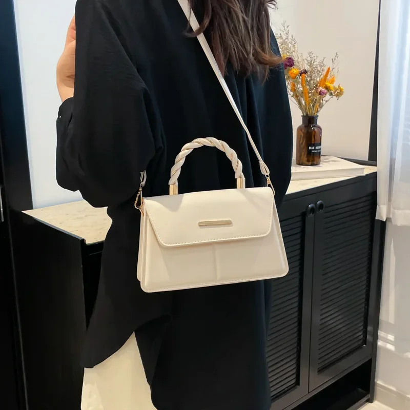 Versatile Commuting Casual Shoulder Bag, Fashionable New Minimalist Leather Women's Crossbody Bag, Banquet Small Square Bags
Versatile Commuting Casual Shoulder Bag, Fashionable New Minimalist Leather Women's Crossbody Bag, Banquet Small Square Bags