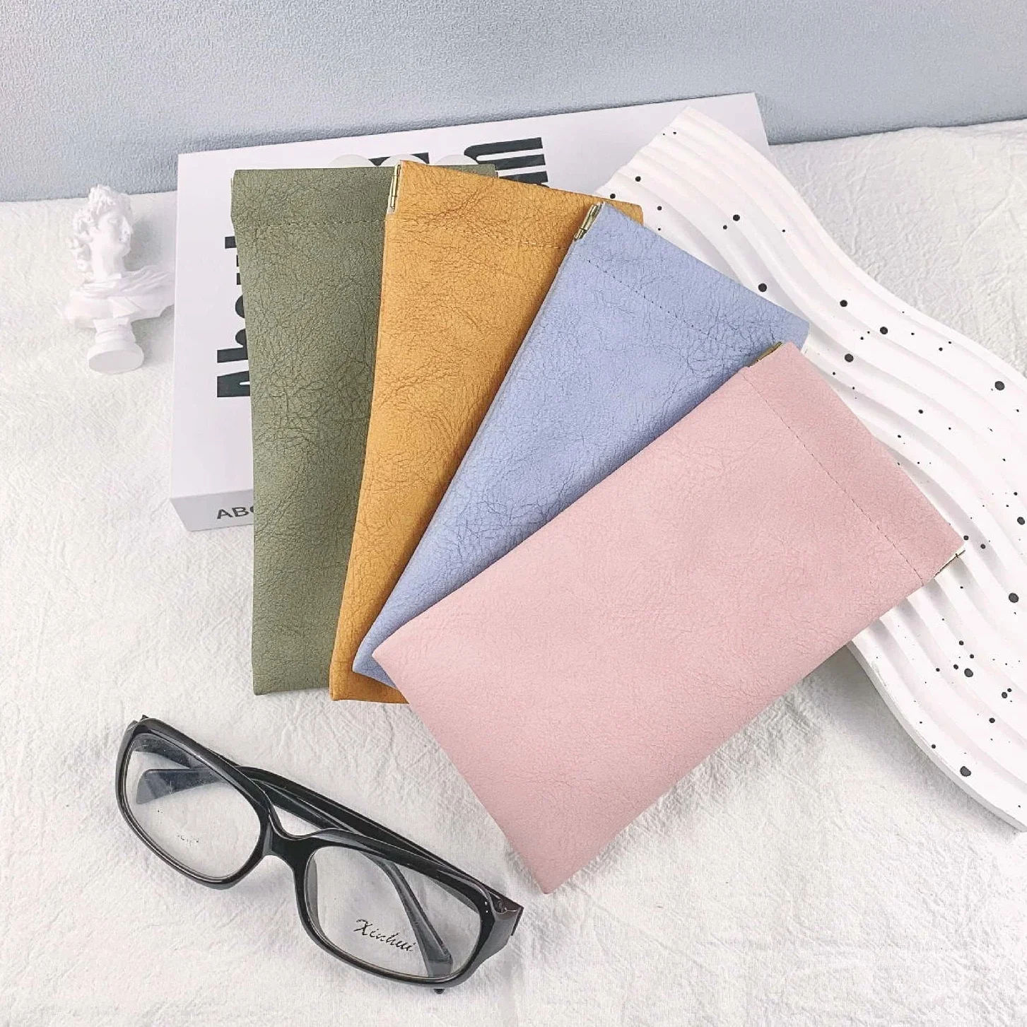 Automatic Closed Soft Leather Glasses Bag Sunglasses Eyeglasses Protective Cover Case Pouch Eyewear Protector Case Accessories
Automatic Closed Soft Leather Glasses Bag Sunglasses Eyeglasses Protective Cover Case Pouch Eyewear Protector Case Accessories