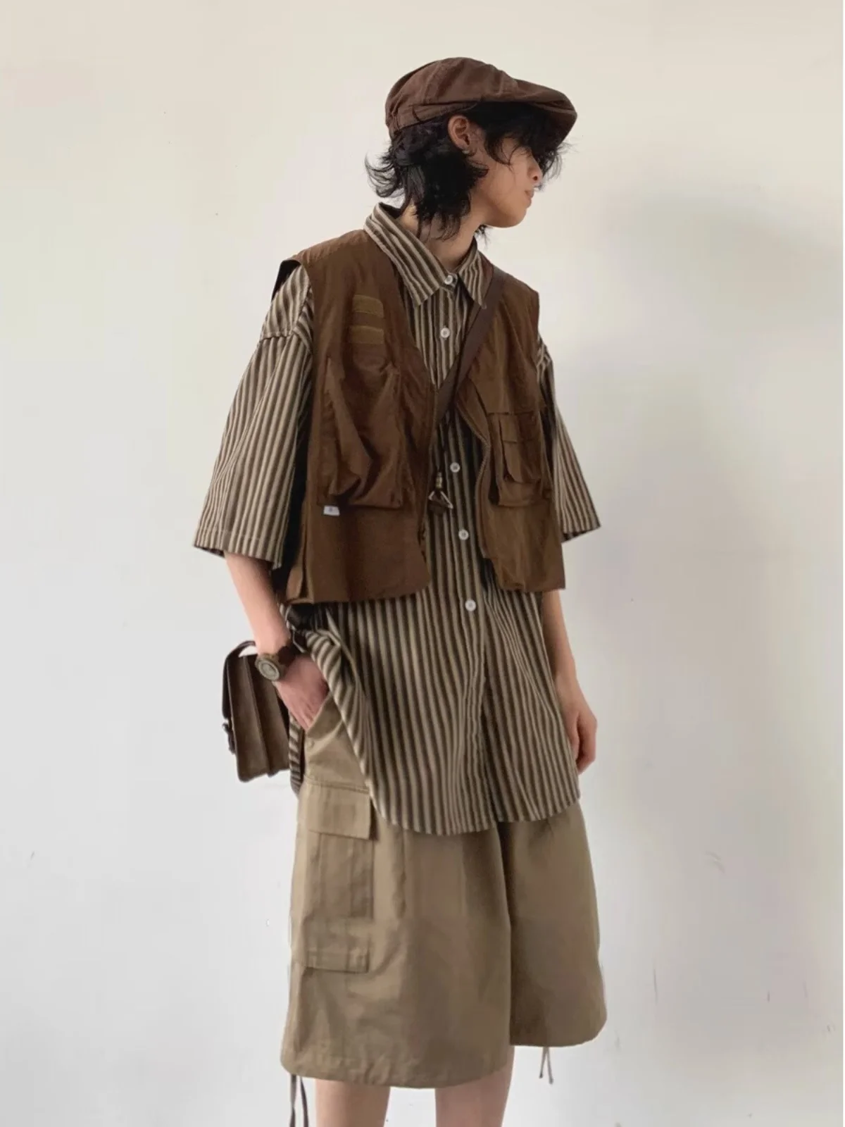 Уличный жилет для работы и фотосъемки серии Coffee Brown Mountain, молодежный, городской, стильный, с V-образным вырезом, повседневный
Уличный жилет для работы и фотосъемки серии Coffee Brown Mountain, молодежный, городской, стильный, с V-образным вырезом, повседневный