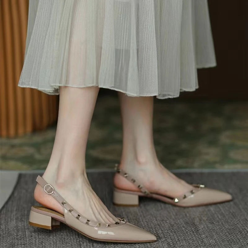 New Summer Sexy Pointed Toe Women's Slippers Luxurious Studded Designer Sandals Comfortable Square Heel Buckle Women's Sandals
New Summer Sexy Pointed Toe Women's Slippers Luxurious Studded Designer Sandals Comfortable Square Heel Buckle Women's Sandals