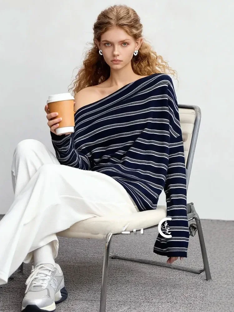 Синий полосатый вязаный топ с открытыми плечами и асимметричным воротником для женщин, повседневный, удобный, из мягкой ткани, с длинными рукавами, осень 2025
Синий полосатый вязаный топ с открытыми плечами и асимметричным воротником для женщин, повседневный, удобный, из мягкой ткани, с длинными рукавами, осень 2025