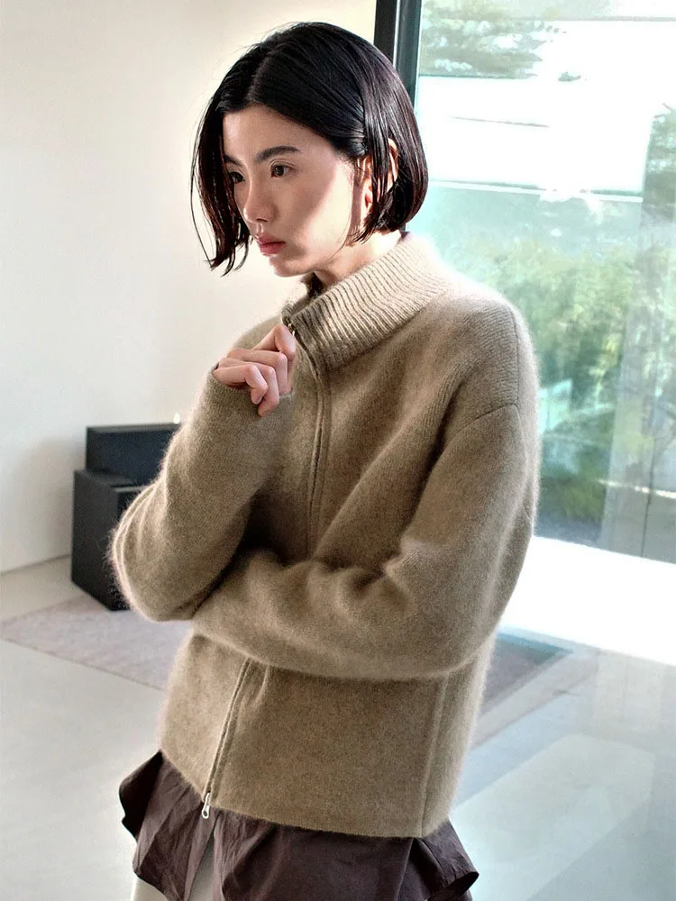 Autumn and winter women's casual solid color high neck long sleeved loose cardigan sweater
Autumn and winter women's casual solid color high neck long sleeved loose cardigan sweater