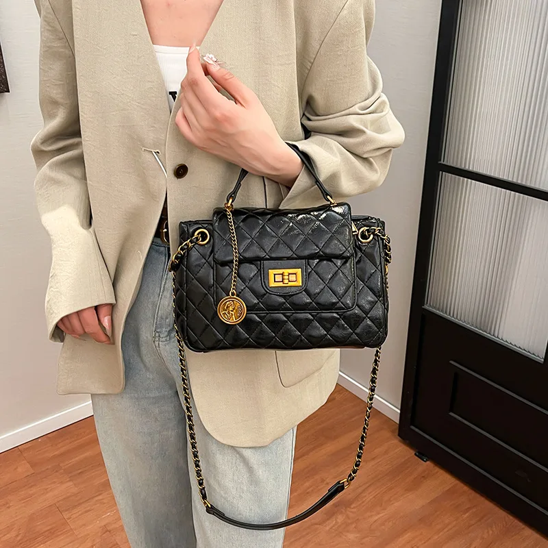 2025 Niche Square Shoulder Bag, Women's Chic Top Handle Purse, Minimalist Crossbody Tote, Day to Night Sling Bag, Textured
2025 Niche Square Shoulder Bag, Women's Chic Top Handle Purse, Minimalist Crossbody Tote, Day to Night Sling Bag, Textured
