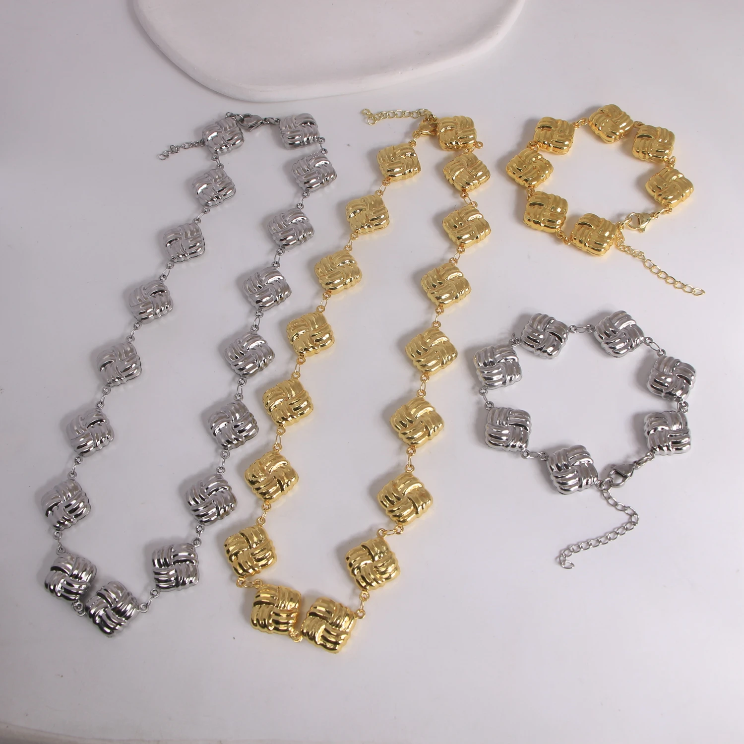 5 шт., высококачественное преувеличенное квадратное ожерелье, браслет, модные ювелирные наборы из нержавеющей стали для женщин
5 шт., высококачественное преувеличенное квадратное ожерелье, браслет, модные ювелирные наборы из нержавеющей стали для женщин