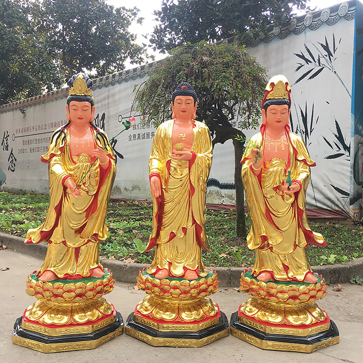 YFY Western Three Saints Buddha Statue Temple presents a large Buddha statue made of fiberglass, Amitabha, and Guanyin statue.
YFY Western Three Saints Buddha Statue Temple presents a large Buddha statue made of fiberglass, Amitabha, and Guanyin statue.