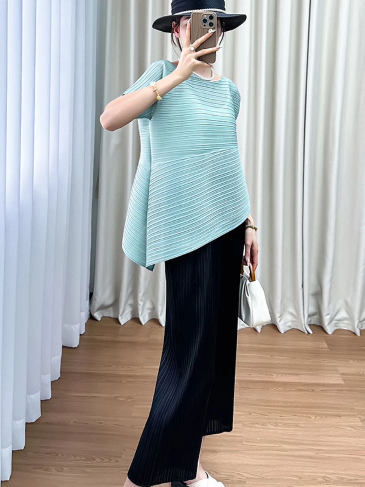 Summer High Waist Straight Leg Pants Set Women's round Neck Short Sleeve Pure Color Pleated Top And Bottoms Matching Outfit
Summer High Waist Straight Leg Pants Set Women's round Neck Short Sleeve Pure Color Pleated Top And Bottoms Matching Outfit