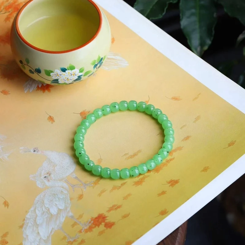 Natural Hotan Russian Material Jadeite Fruit Green Jade Old Style Bead Bracelet
Natural Hotan Russian Material Jadeite Fruit Green Jade Old Style Bead Bracelet