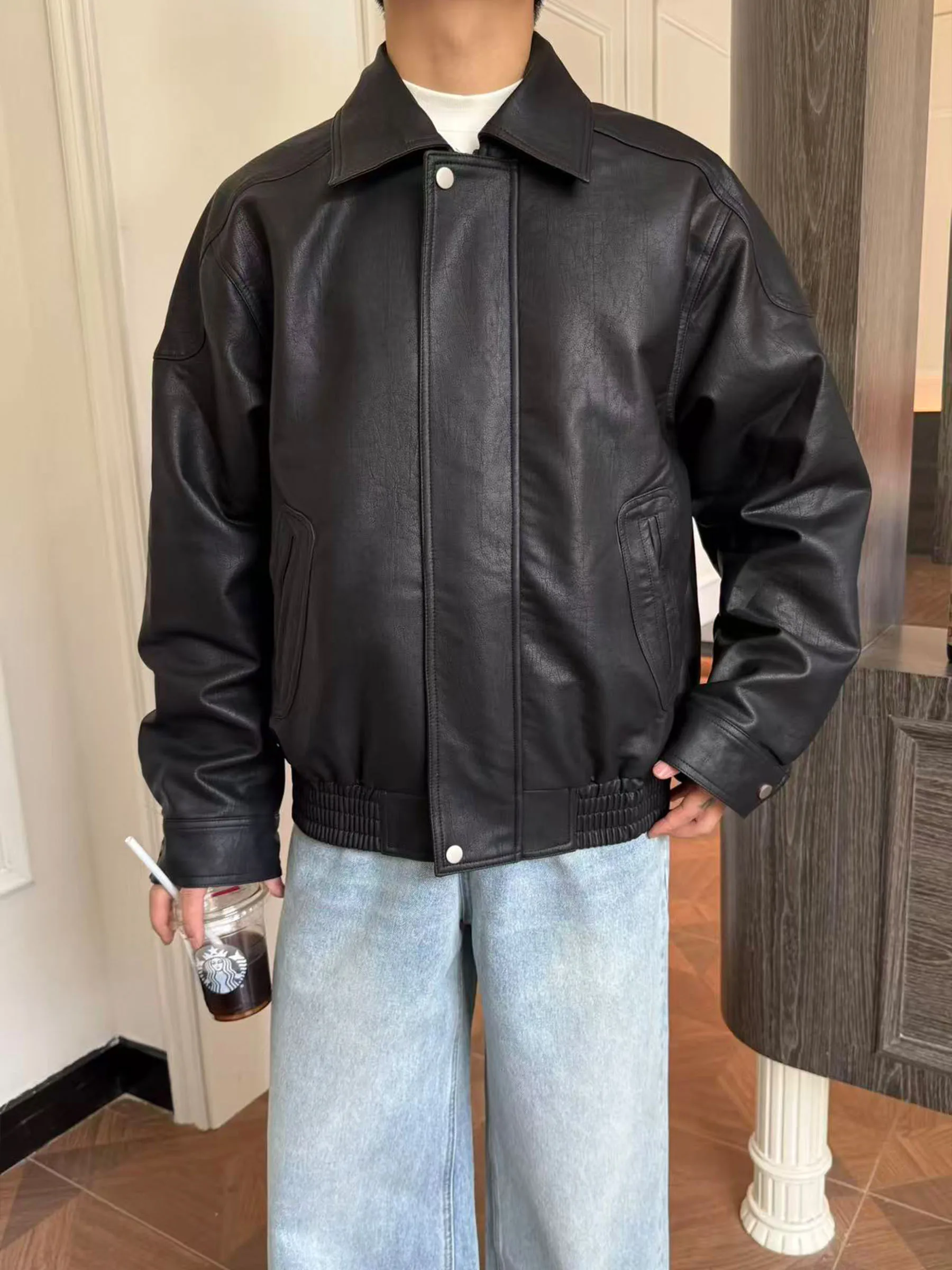 American Sle Vintage Bla Leather Jaet Men's Loose Casual Motorcycle Clothes PU Leather Jaet Top for Teenagers
American Sle Vintage Bla Leather Jaet Men's Loose Casual Motorcycle Clothes PU Leather Jaet Top for Teenagers