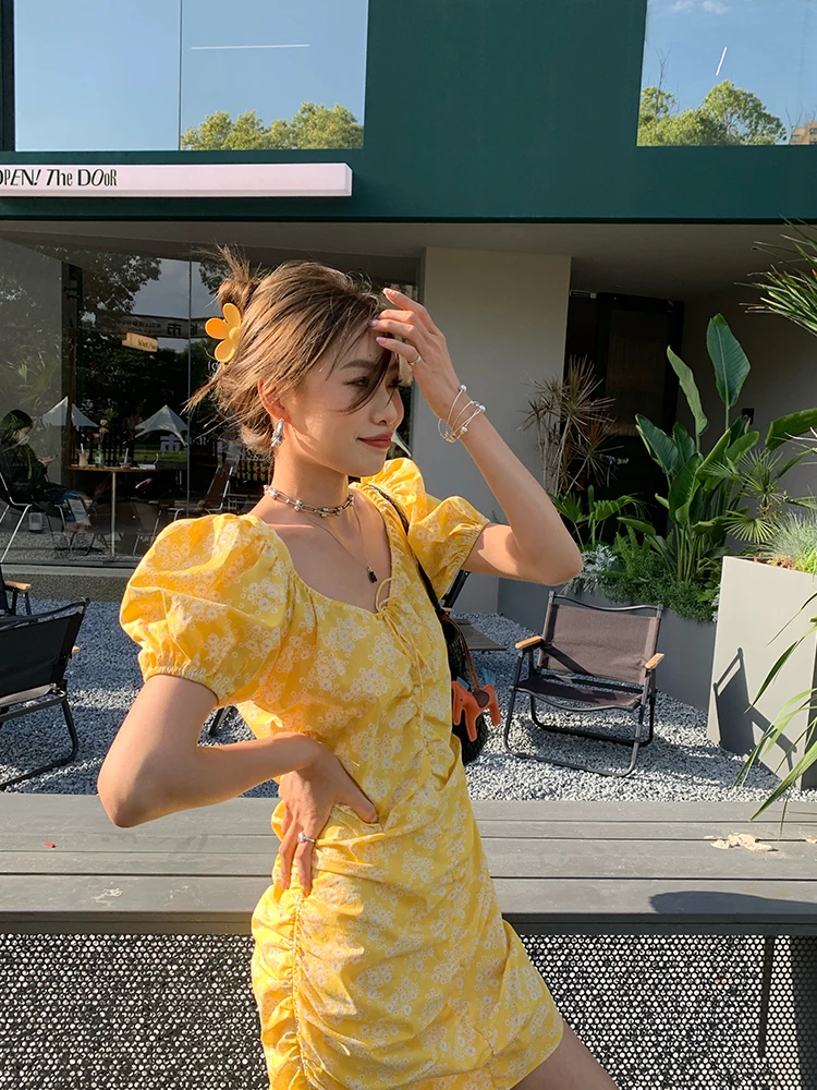 Summer New Women's Dress Yellow Print Cotton Linen Short Sleeve V-Neck High Waist Floral Print Korean Style Breathable Skirt
Summer New Women's Dress Yellow Print Cotton Linen Short Sleeve V-Neck High Waist Floral Print Korean Style Breathable Skirt