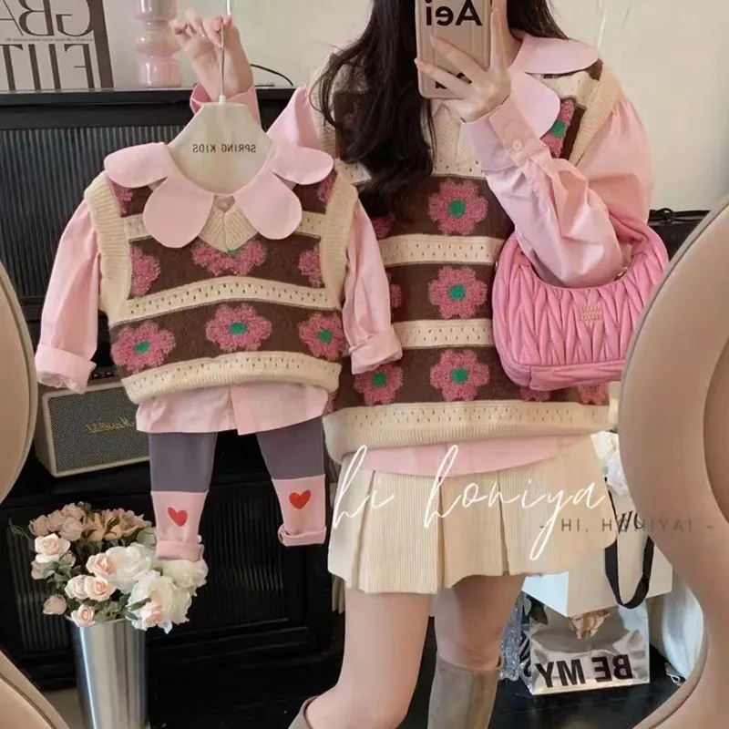 2023 Mommy And Daughter Matching Clothes Autumn Korean Kids Clothing Women's Knit Vest Blouse Mom Baby Girls Sleeveless Sweater
2023 Mommy And Daughter Matching Clothes Autumn Korean Kids Clothing Women's Knit Vest Blouse Mom Baby Girls Sleeveless Sweater