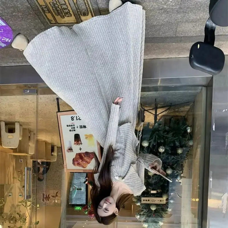 French Irregular Temperament Knitted Top High Waisted Skirt for Women Spring Autumn New Fashion High-end Slimming Two-piece Set
French Irregular Temperament Knitted Top High Waisted Skirt for Women Spring Autumn New Fashion High-end Slimming Two-piece Set