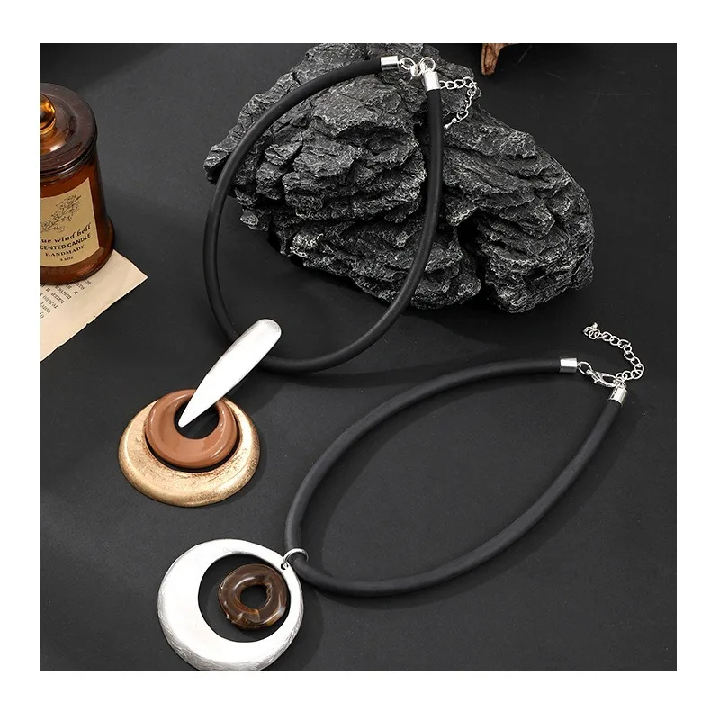 Exclusive for Women's Short Necklace Geometric Metal Pendant Fashion Trend Collarbone Chain
Exclusive for Women's Short Necklace Geometric Metal Pendant Fashion Trend Collarbone Chain