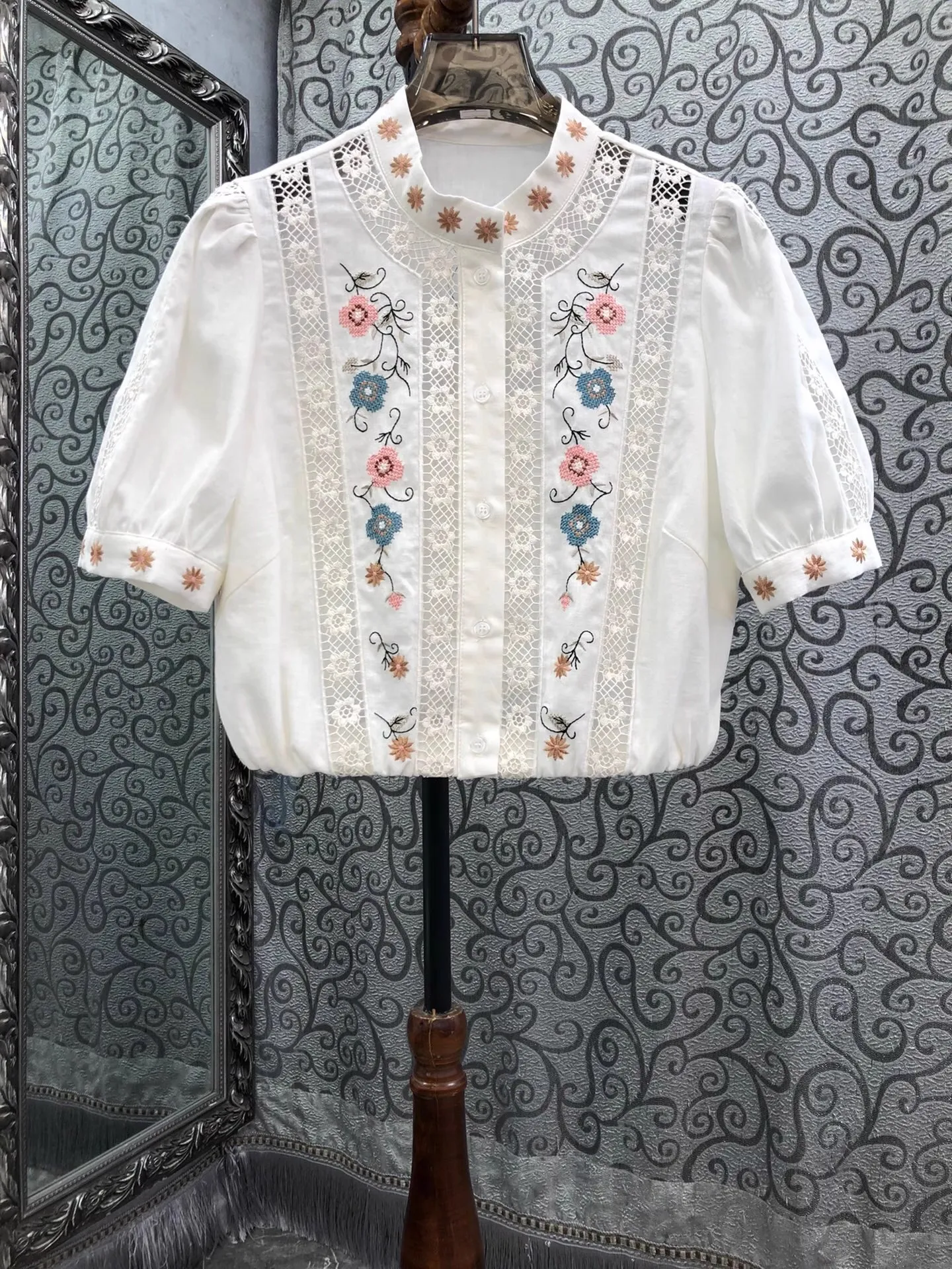 Tops Fashion New Blouse Shirt 2025 Summer Lady Sexy Crochet Lace Embroidery Flower Patterns Short Sleeve White Blue Crop Tops
Tops Fashion New Blouse Shirt 2025 Summer Lady Sexy Crochet Lace Embroidery Flower Patterns Short Sleeve White Blue Crop Tops