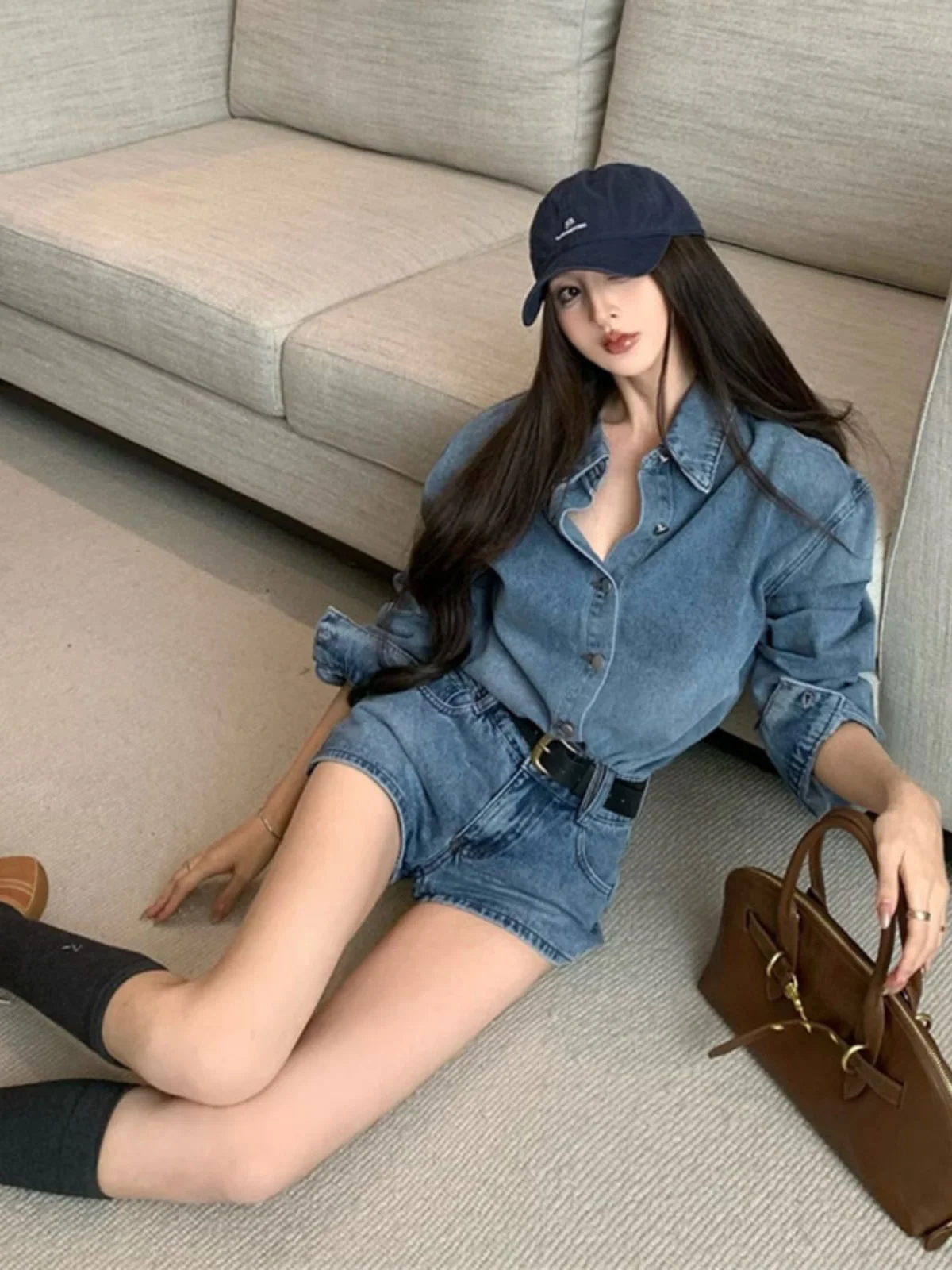 Stylish Retro Denim Set Women's High Waist Long Sleeve Shirt Sexy Short Shorts Autumn Personality Quality Fashionable Ensemble
Stylish Retro Denim Set Women's High Waist Long Sleeve Shirt Sexy Short Shorts Autumn Personality Quality Fashionable Ensemble