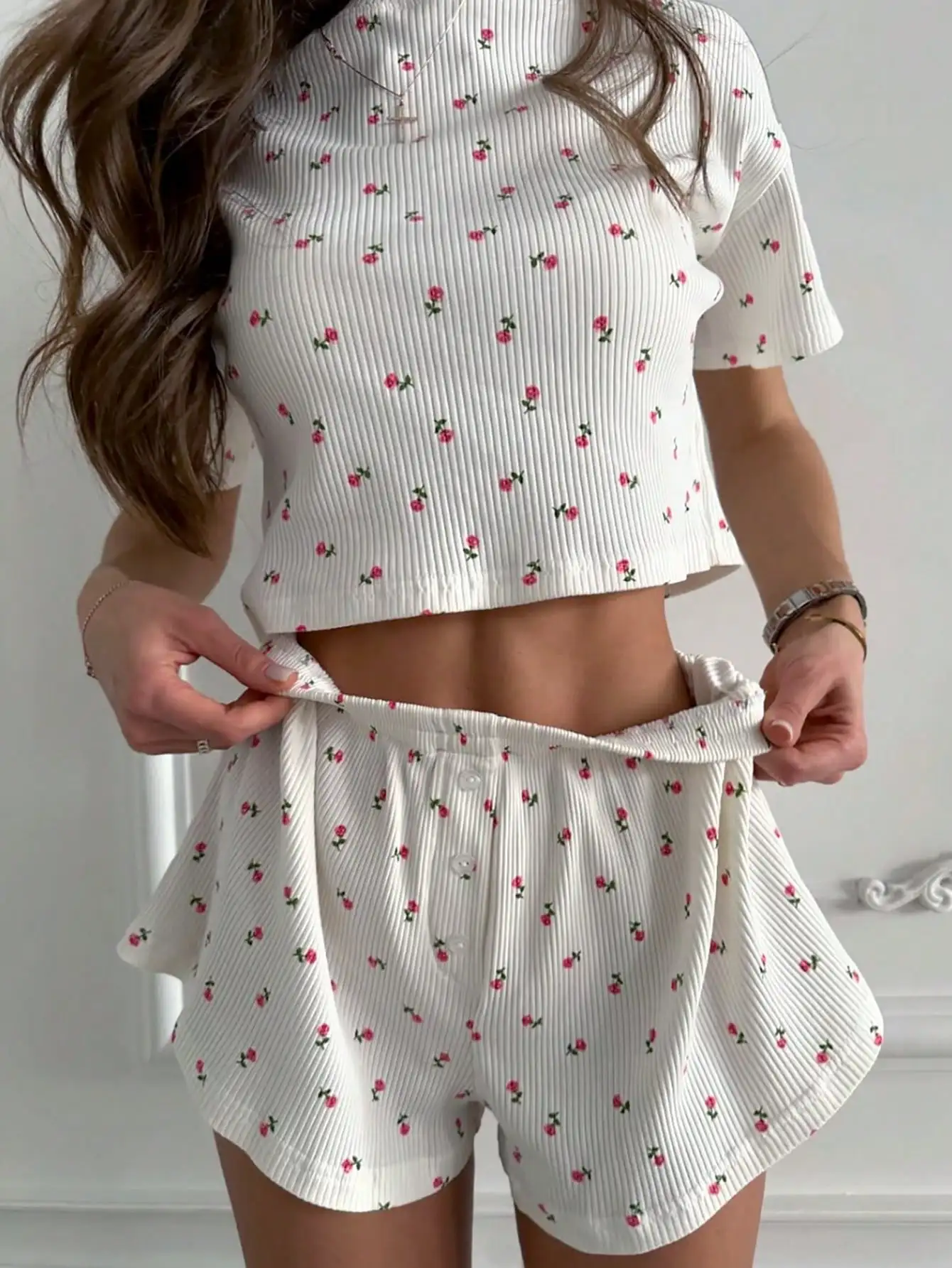 Women's Ribbed Floral Crop Top and Shorts Pajama Set, Casual Lounge Wear
Women's Ribbed Floral Crop Top and Shorts Pajama Set, Casual Lounge Wear