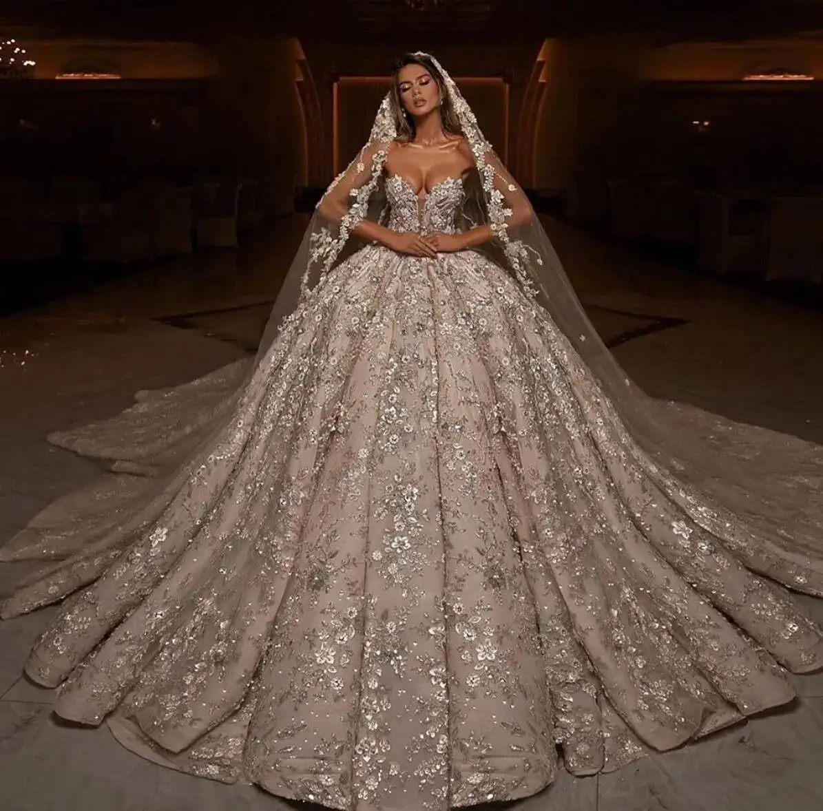 Charming Ball Gown Wedding Dresses Sleeveless Sequins Appliques Lace Bridal Pleat Sweep Train Customized Vestidos De Novia 
Charming Ball Gown Wedding Dresses Sleeveless Sequins Appliques Lace Bridal Pleat Sweep Train Customized Vestidos De Novia