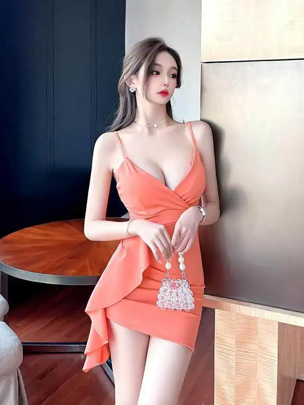 plus Size Sexy Low Cut V Neck Strap Dress Women Summer Irregular Backless Short Skirt Breathable Polyester Fiber Midi Dress
plus Size Sexy Low Cut V Neck Strap Dress Women Summer Irregular Backless Short Skirt Breathable Polyester Fiber Midi Dress