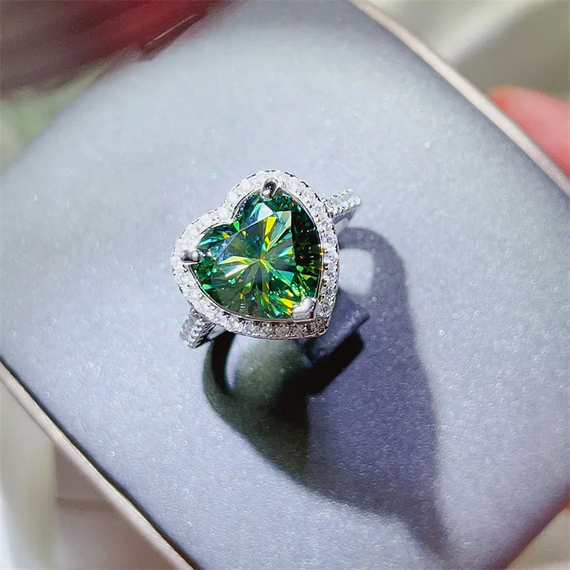 Fresh & Luxurious Fancy Green Diamond Heart Ring For Women 5ct Moissanite PT950 Platinum |Fancy green diamond,romantic and noble
Fresh & Luxurious Fancy Green Diamond Heart Ring For Women 5ct Moissanite PT950 Platinum |Fancy green diamond,romantic and noble