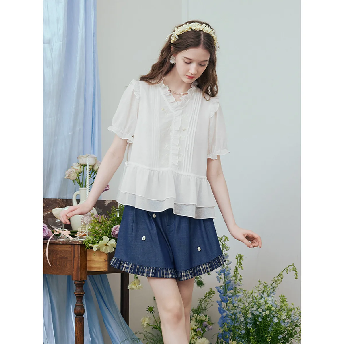 Summer Chic Cloud Gauze Blouse with Ruffle Trim and Puff Sleeves
Summer Chic Cloud Gauze Blouse with Ruffle Trim and Puff Sleeves