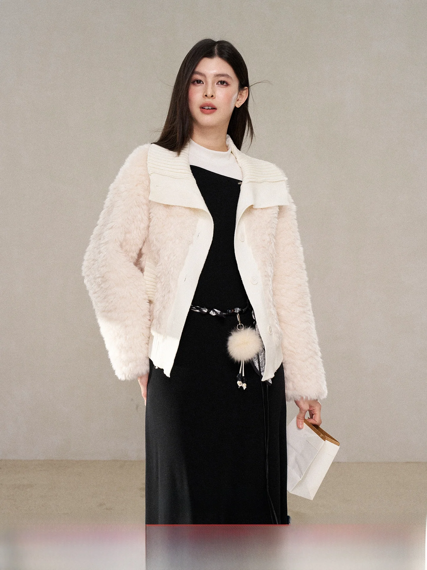 Новая теплая пушистая оранжевая женская куртка Cherry Blossom для зимы 2025 года, модная верхняя одежда
Новая теплая пушистая оранжевая женская куртка Cherry Blossom для зимы 2025 года, модная верхняя одежда