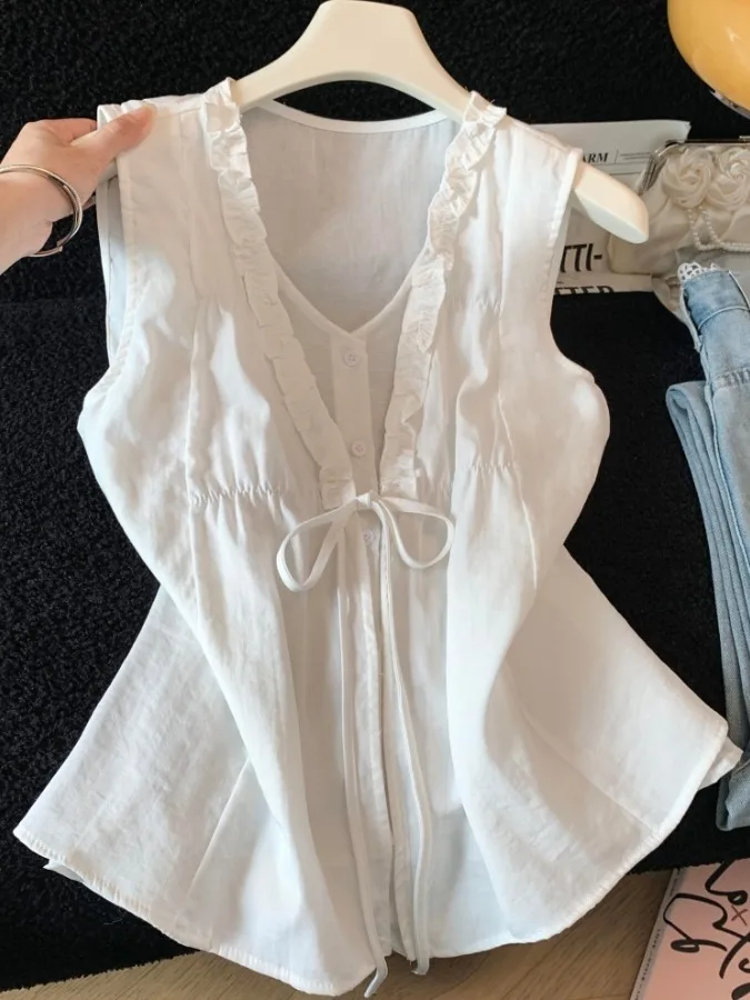 Summer Casual Style Women's Vest with Button Detail V-Neck Wooden Design Short Sleeve Lace Shirt like Feel Loose Fit
Summer Casual Style Women's Vest with Button Detail V-Neck Wooden Design Short Sleeve Lace Shirt like Feel Loose Fit