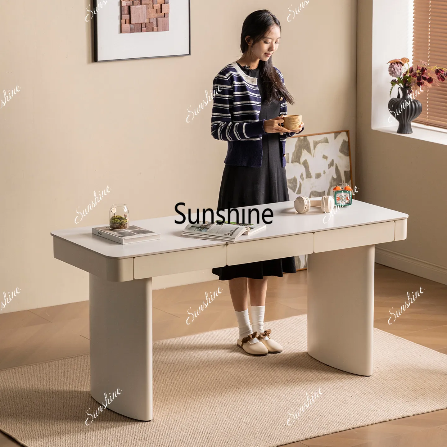 Modern light luxury Italian minimalist cream style computer study table
Modern light luxury Italian minimalist cream style computer study table