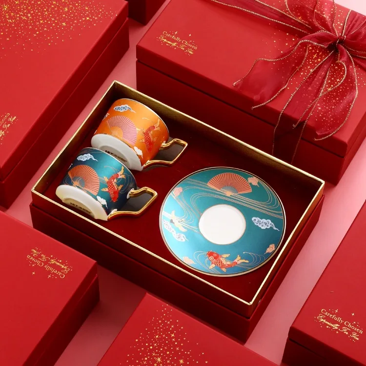 Легкие роскошные керамические кофейные чашки и тарелки, изысканный подарочный набор для послеобеденного чая для домашнего офиса и ресторана
Легкие роскошные керамические кофейные чашки и тарелки, изысканный подарочный набор для послеобеденного чая для домашнего офиса и ресторана