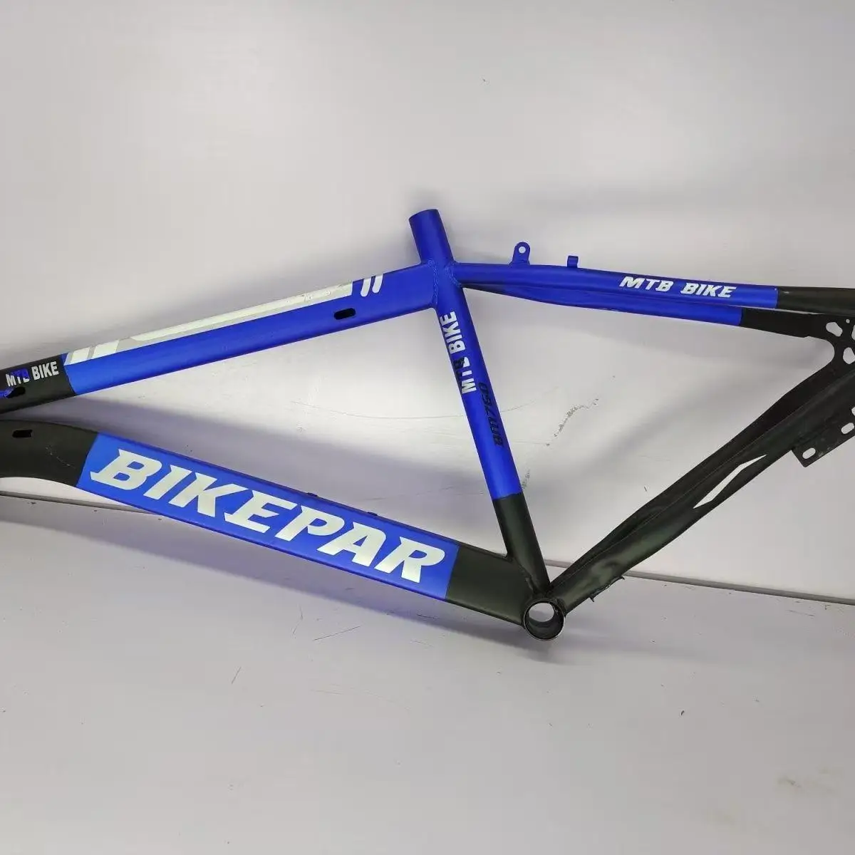 Рама горного велосипеда 26/27,5 дюймов, дисковый тормоз, внутренняя проводка с переменной скоростью/; Рама MTB из алюминиевого сплава, высота 17 дюймов 
Рама горного велосипеда 26/27,5 дюймов, дисковый тормоз, внутренняя проводка с переменной скоростью/; Рама MTB из алюминиевого сплава, высота 17 дюймов