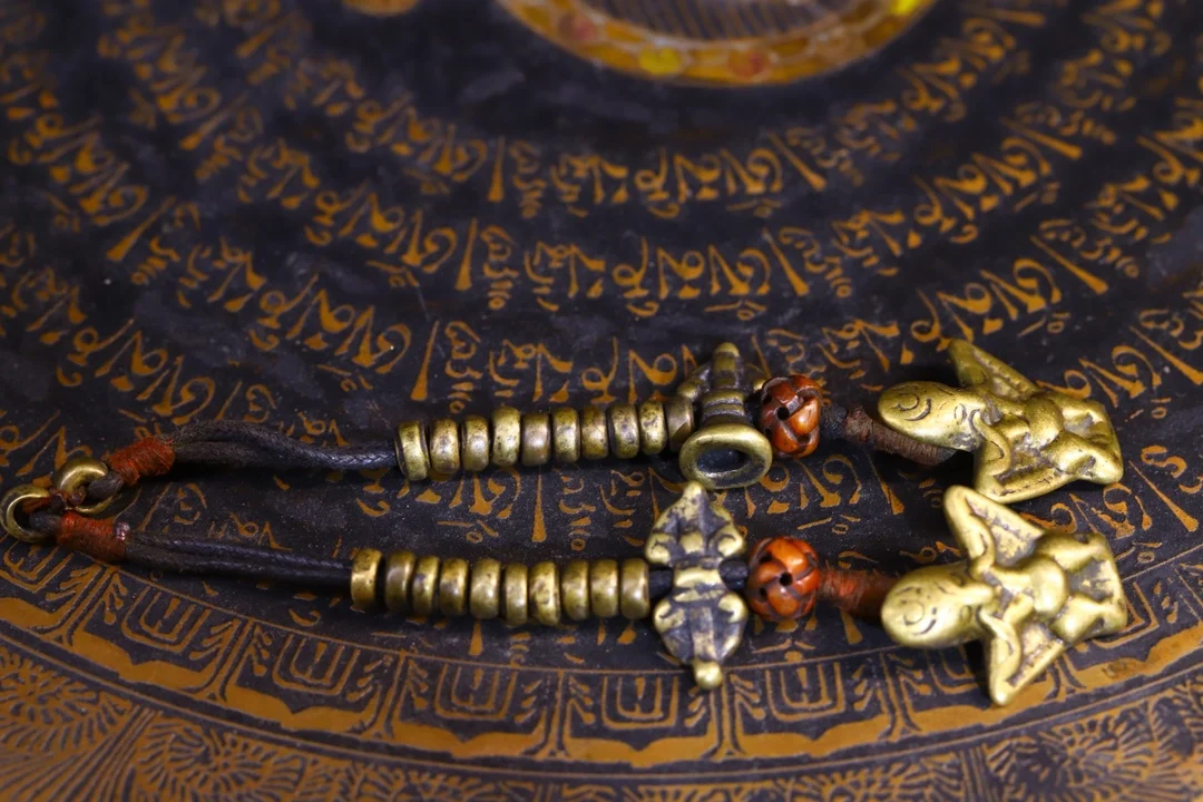 5"Tibetan Temple Collection Old Bronze Beads Necklace Buddhist Record time Amulet Dharma Worship Hall Town house Exorcism
5"Tibetan Temple Collection Old Bronze Beads Necklace Buddhist Record time Amulet Dharma Worship Hall Town house Exorcism
