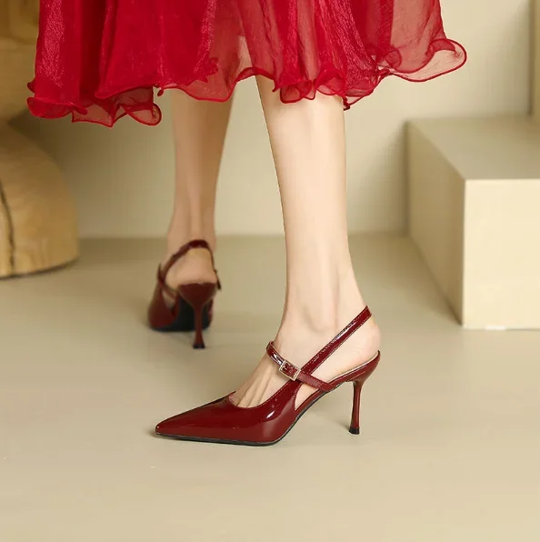 French-Style Patent Leather Sandals for Plus Sizes 34-42 – Shallow Pointed Toe, Thin Heels & Back Air Padding
French-Style Patent Leather Sandals for Plus Sizes 34-42 – Shallow Pointed Toe, Thin Heels & Back Air Padding