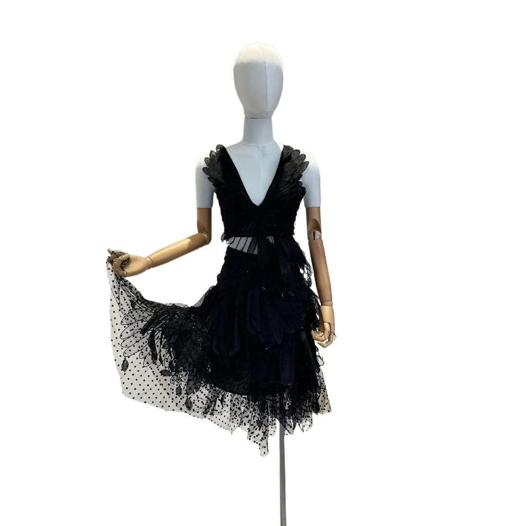 2025 New High Quality Feather Embroidery Sleeveless Tops and Polka Dots Mesh Tulle Skirt Set
2025 New High Quality Feather Embroidery Sleeveless Tops and Polka Dots Mesh Tulle Skirt Set